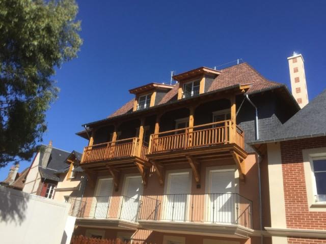 Fabrication et pose de garde corps balcon en bois exotique : iroko 