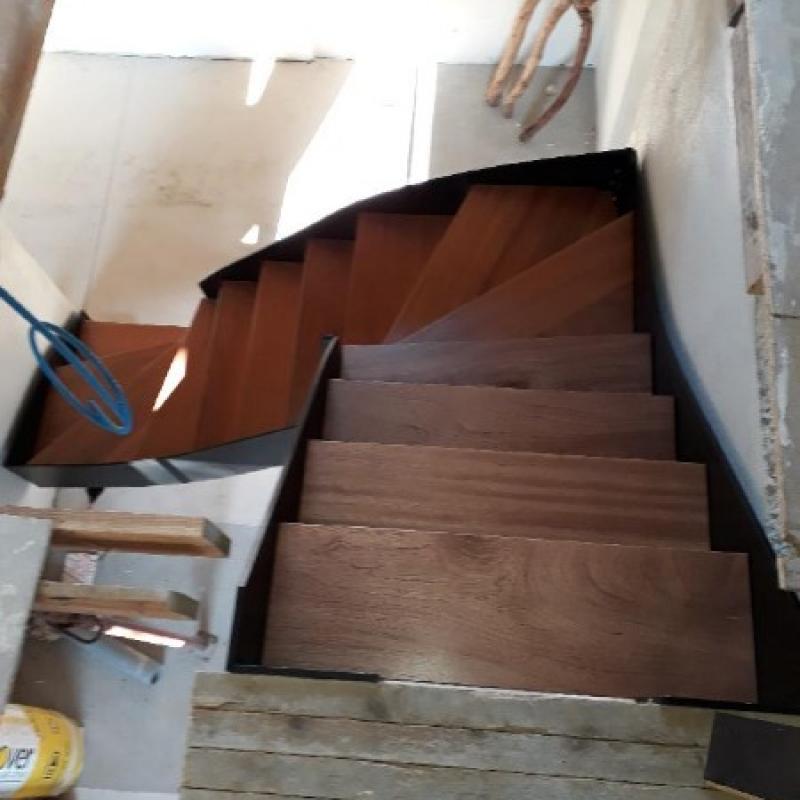 Fabrication et pose d'escalier en bois et en métal